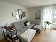 Ecksofa mit Funktionen und passendem Hocker - Hellgrauer Webstoff - Top Zustand - Regensburg