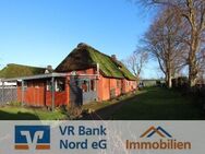 Charmantes und modernisiertes Reetdachhaus/EFH mit PV-Anlage und Garage in Ortsrandlage - Klixbüll