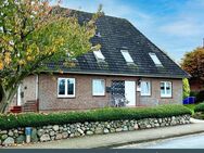 Wyk auf Föhr: Gelegenheit! Zwei vermietete Wohnungen im Zweifamilienhaus zu verkaufen - Wyk (Föhr)
