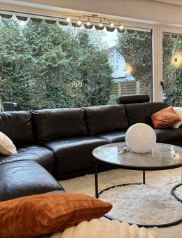 Reihenendhaus, 196qm Wohnnutzfläche, 6 Zi, neue EBK, klimatisiert, Wärmepumpe, PV-Anlage - Düsseldorf