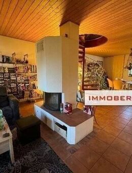 IMMOBERLIN.DE - Angenehmes Haus mit Sonnenterrassen, Loggien & Garage auf großem Grundstück in ländlicher Lage - Kremmen