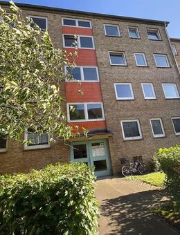 3 Zimmer-Wohnung mit Balkon und modernisiertem Tageslichtbad mit Wanne - Uetersen