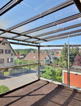 Gestaltungschance: 2-Familienhaus in Gräfenhausen mit Wintergarten, Garagen und großem Grundstück - Birkenfeld (Baden-Württemberg)