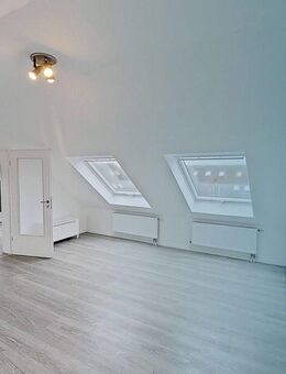 **Gemütliche 1,5-Zimmer-Dachgeschosswohnung mit EBK und Badewanne** - Paderborn