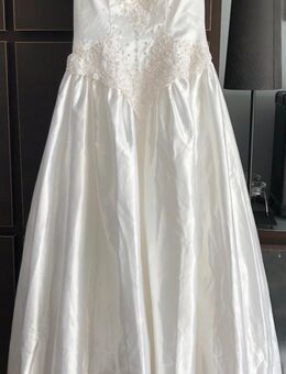 Brautkleid in Größe 36 mit Schmuck und Schleier - Kottmar