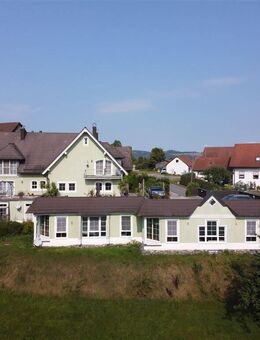 Großzügiges Renditeobjekt oder Wohnen und Arbeiten unter einem Dach in Bindlach/Benk - Bindlach