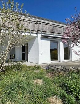 Elegante Erdgeschosswohnung mit separatem Eingang, großer Terrasse & Gartenfläche. - Stockach