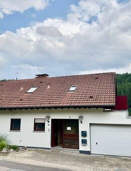 LÄNDLICH: HAUS BZW. AUSSERGEWÖHNLICHE XXL-MAISONETTE-WOHNUNG MIT XXL-DACHTERRASSE UND ZWEI BALKONEN! - Heiligkreuzsteinach