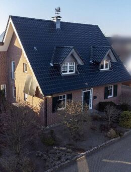 Exklusives Traumhaus mit großzügigem Wohnraum, Schwimmteich & Gartenparadies - Rhede