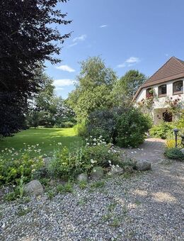 Exklusives Einfamilienhaus mit Einliegerwohnung und Bauplatz / Feldrandlage - Wiemerstedt