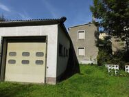 Hobbyschrauber und Handwerker aufgepasst! Einfamilienhaus mit Halle und Garagen in ruhiger Stadtlage zu verkaufen! - Reichenbach (Vogtland)