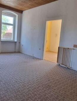 Mehrfamilienhaus und Nebengelass mit Großem Grundstück - Ebersbach-Neugersdorf