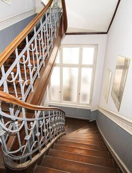 Bestlage im Frankfurter Westend - Sechs Zimmer Eigentumswohnung Dachgeschoss-Maisonette mit barrierefreiem Aufzug - Frankfurt (Main)