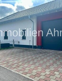 KfW 55 - Modernes Wohnen auf einer Ebene - Bungalow mit ELW und Doppelgarage - Stetten! - Stetten (Bayern)