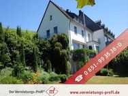 Traumhafte Aussichten in Kinheim! Einfamilienhaus mit drei Balkonen, großem Garten und Moselblick... - Kinheim
