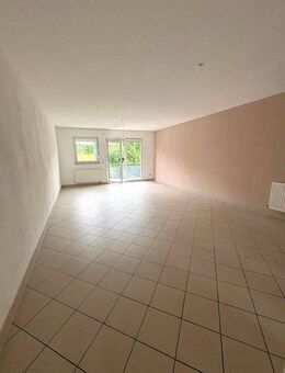 Großzügige, helle 3-Zimmer-Wohnung mit Balkon und Garage in ruhiger Lage von Eltmann - Eltmann