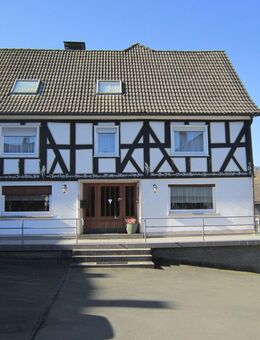 Ehemalige Pension mit einer schönen Betreiberwohnung und einem separaten Scheunengebäude - Bad Berleburg