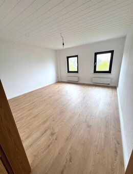 ==Charmante 3-Zimmer-Dachgeschosswohnung mit Einbauküche NEU & Fernblick über Gera== - Gera