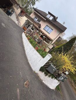 Wohnhaus mit 3 Einheiten in schöner Lage - Burghaslach