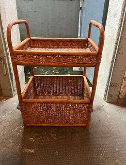 Stilvolles Rattan-Regal - 2 Ablagen - Mülheim (Ruhr)