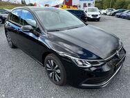 VW Golf, 2.0 TDI VIII LIFE MOVE PDCvo hi FRONT LIGHT, Jahr 2023 - Boxberg (Baden-Württemberg)