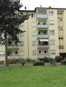Großzügige 3,5-Zimmer Wohnung im Hochparterre mit Balkon u. Stellpl. in TOP Lage von Lörrach - Lörrach