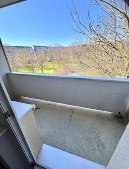 ==3.Zimmer-Wohnung mit Balkon in ruhiger Lage== - Gera