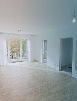 Große 2-Zimmer-Wohnung mit BALKON, EBK und BADEWANNE - Paderborn