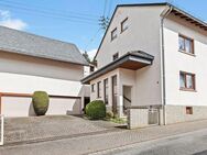 Zweifamilienhaus mit große Scheune und großem Grundstück im Taunus sucht neue Eigentümer - Hohenstein (Hessen)