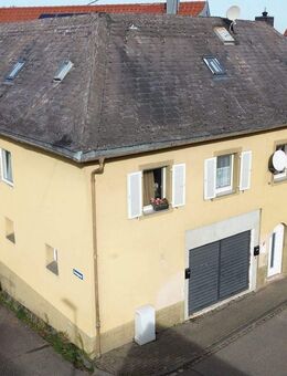 Bahlingen - Zweifamilienhaus mit Ausbaureserve und attraktiven Mieteinnahmen - Bahlingen (Kaiserstuhl)