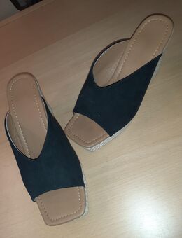 Wedges, schwarz, Gr 42, nur kurz in Wohnung getragen. - Bogen