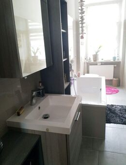 Vollständig sanierte Wohnung ca. 80 m² + ca. 380 m² sanierungsbedürftiger Wohnraum Zentrum Elsterberg - Elsterberg