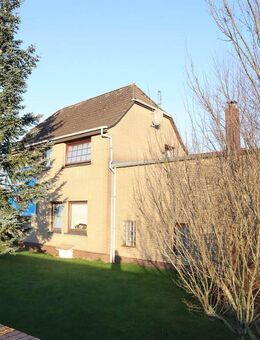 Gepflegtes 6-Zimmer-Einfamilienhaus mit wunderschönem Garten, Kamin und Garage! - Brake (Unterweser)
