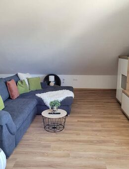 Attraktives 1-Zimmer-Appartement im DG inkl. Stellplatz in Ebern - Ebern