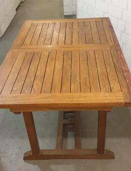 Teakholz Massivtisch für 75 € abzugeben - Essen