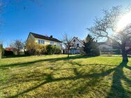Familien aufgepasst! Langenzenn ~ Freistehendes Zweifamilienhaus mit Baugrundstück mit Bebauung nach 30§ BauGB ~ viel Potential ~ Garage uvm. - Langenzenn