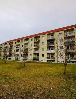 Zum Verkauf steht eine renditestarke vermietete 5-Raum-Wohnung mit 2 Balkonen, 2 Kellern und 1 Stellplatz - Mönchenholzhausen