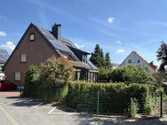 ZU VERKAUFEN: Freiwerdendes, geräumiges und voll unterkellertes Ein-/Zweifamilienhaus mit großer Garage und Garten - Bad Sassendorf