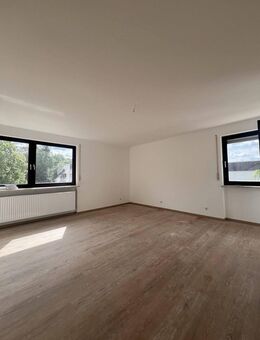 große 2 Zimmer Wohnung mit Balkon am Luitpoldhain - Nürnberg