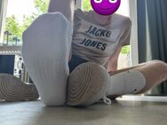 M23 verkauft getragene Socken - Düsseldorf