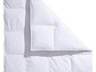 RIBECO Federbettdecke extra prall, Bettdecken optimal für den Winter, Füllung: 90% Federn und 10% Daunen, Bezug: 100% Baumwolle, Bettdecke in 135x200 und 155x220cm Topseller, Made in Germany