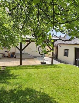 Wohnen und Leben in Ebermannsdorf - Wohnhaus mit 2 Wohnungen und herrlichen Garten zum Wohlfühlen - Ebermannsdorf