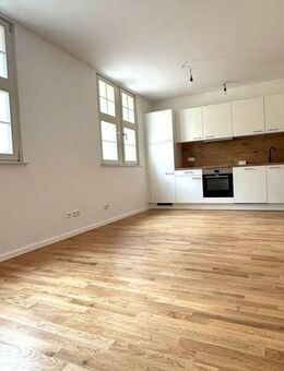 Helle 2-Raum-Dachgeschosswohnung mit moderner EBK, Abstellkammer und Duschbad - Halle (Saale)