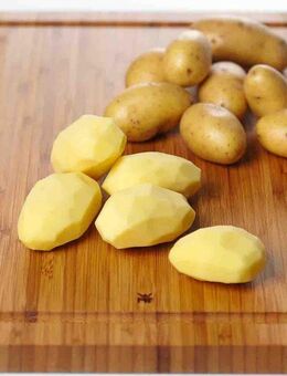 WMF Schneidebrett, Bambus, (1-St), aus Bambus mit Saftrille, beidseitig nutzbar