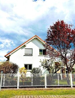 Schönes freistehendes Einfamilienhaus mit Garage und Carport in ruhiger Feldrand-Lage - Blankenhain