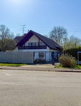 *** bezugsfrei *** Zweifamilienhaus mit großflächigem Garten & Garage *** unterkellert *** - Dillingen (Donau)
