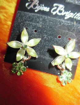 NEU mit ETIKETT * Blumen * Blüten * Flower- Power * Glitzer * Swarovski * Strass * Kristalle * Steine * Ohrringe * Ohrhänger "Bijou Brigitte" grün- Silber * - Riedlingen