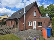 Ferienhaus mit 2 Wohneinheiten --Preis nach Angebot-- - Garz (Rügen)