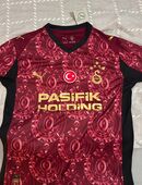 Hiermit verkaufe ich mein Galatasaray Trikot von Victor Osimhen Nummer 45 in 45884