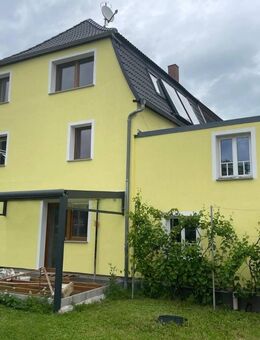 Ruhige, schöne Doppelhaushälfte mit sonnigen Garten und Terrasse - Gera
